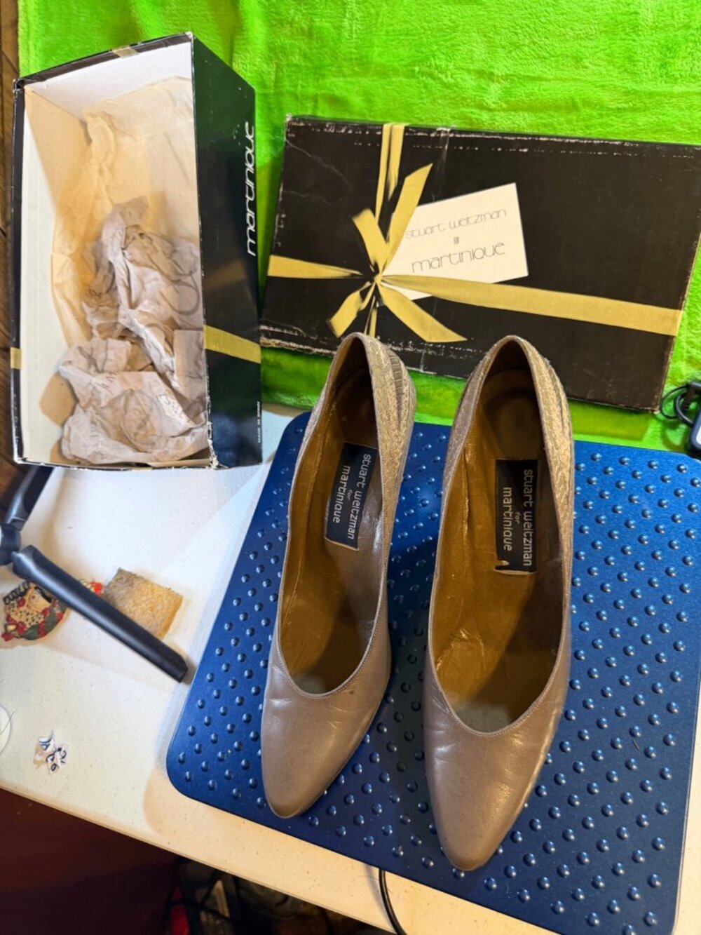 Stuart Weitzman for Martinique Taupe Leather Snakeskin Kitten Heel Pumps w/ Box